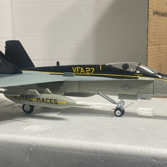 Airplane Model - Picture 2 of 9
